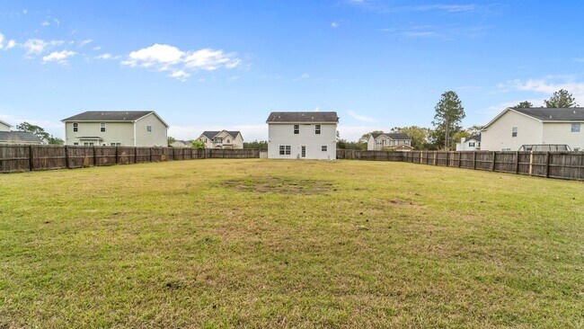 Building Photo - Spacious 3BR Home with Fenced Yard Near Ft. Stewart