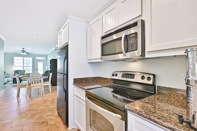 Building Photo - 7000 Seawall Blvd