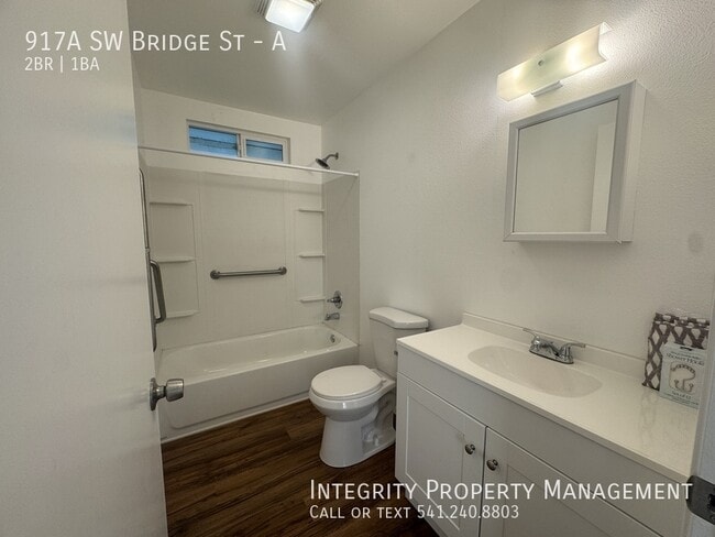 Building Photo - 917 SW Bridge St