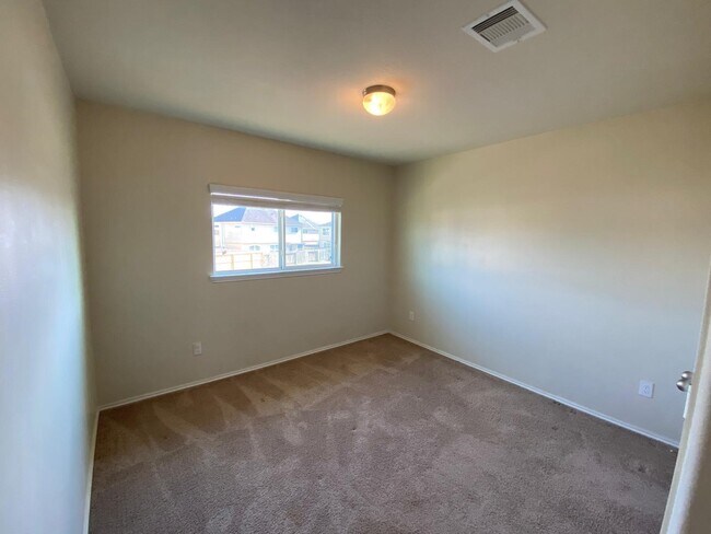 Building Photo - 1515 Daffodil Rd