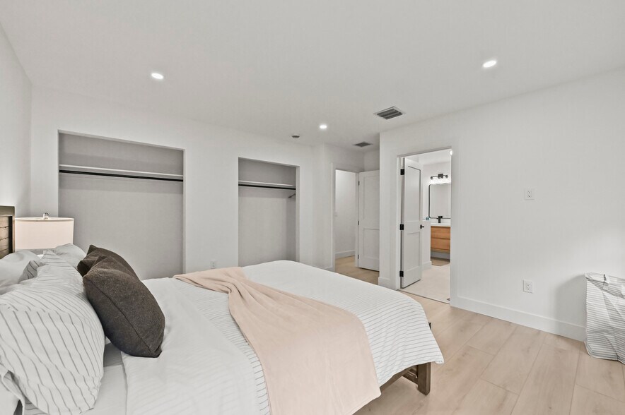 master bedroom - 3400 Parker Ave