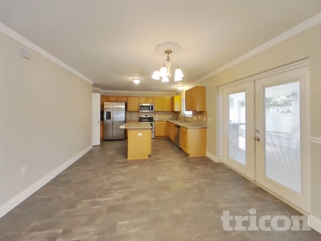 Building Photo - 2511 Brownwood Dr