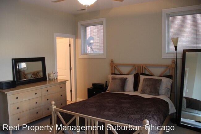 Building Photo - 3 br, 2 bath House - 5536 W. Higgins #1W