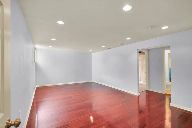 Building Photo - Updated 3 Bedroom Townhome in SW Champaign - Available 06/01/2026