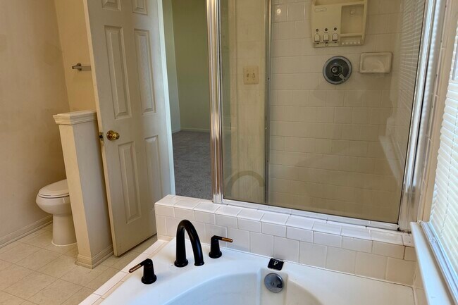 Building Photo - 14614 Stream Pond Dr