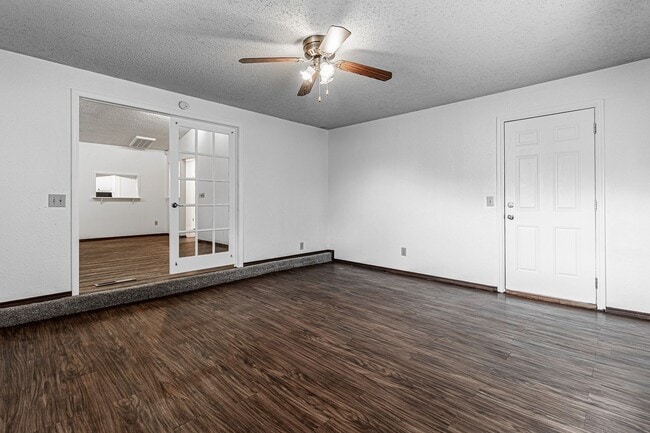 Building Photo - 3 Bed 2 Bath in OKC!