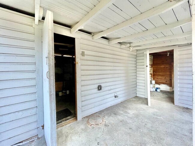 Building Photo - 3301 E 25th Ave