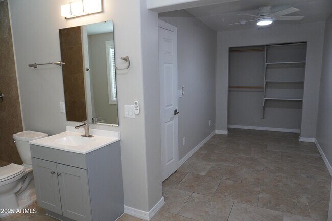 Building Photo - 8355 E Palm Ln