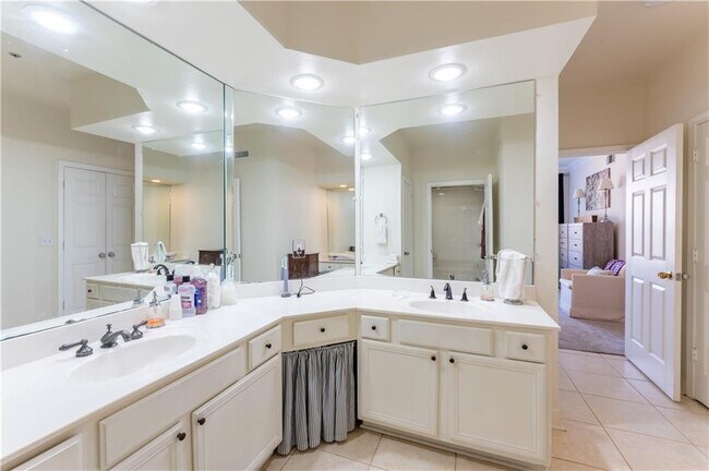 Building Photo - 3777 Peachtree Rd NE