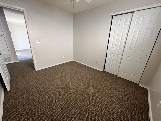 Building Photo - PRICED TO RENT QUICKLY !!