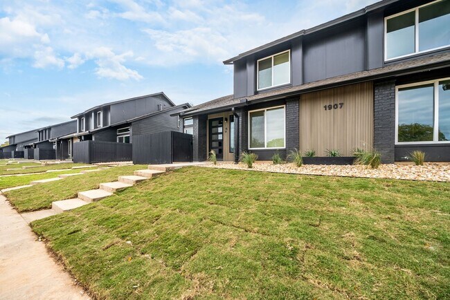 Building Photo - Stunning 2 bed / 2 bath condo in North Austin