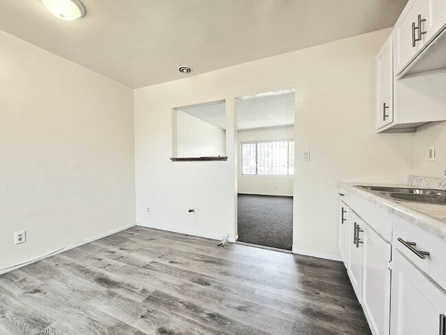 Building Photo - 231 E 89th St