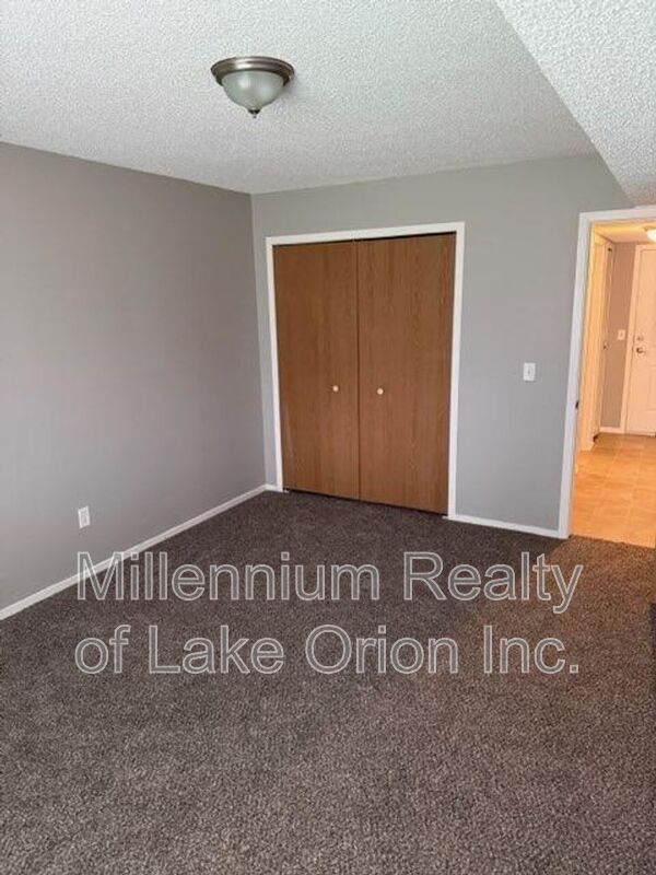 Building Photo - 25 Louck St