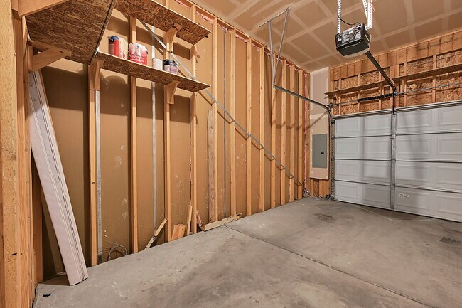 Building Photo - $1,995-3 Bed 3.5 Bath townhome in CO Sprin...