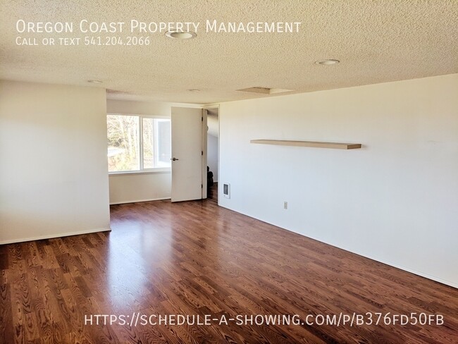 Building Photo - 584 Hwy 101 S
