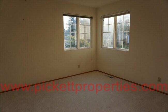 Building Photo - 12731 Plateau Cir NW