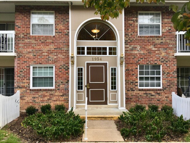 Building Photo - 1954 Kennedy Dr