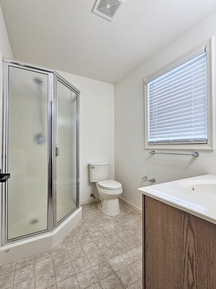 Building Photo - 13 Overlook Ln