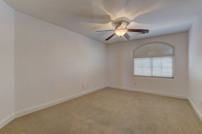 Building Photo - 5 bed / 3 bath / 3 car with Pool & Spa