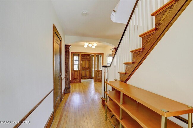 Building Photo - 570 N Edgemere Dr
