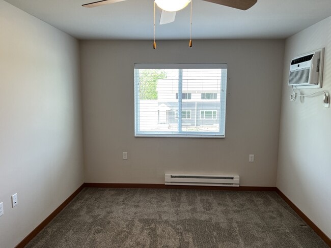 Building Photo - 1249 Salem Dr