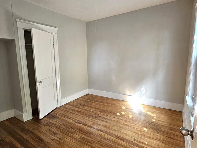 Building Photo - 169 Perry Ave