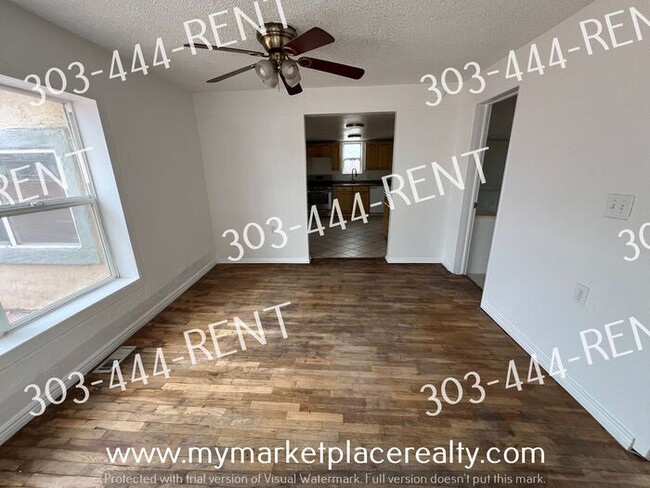 Building Photo - 2 Bedroom & 1 Bathroom Located in Denver!