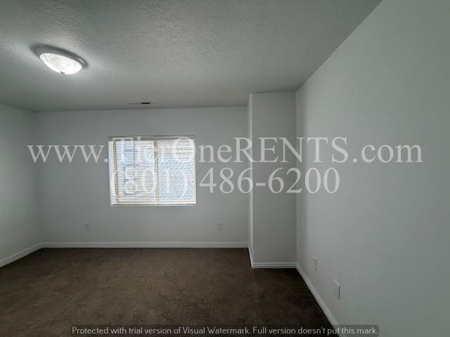 Building Photo - No deposit option for qualified renters wi...