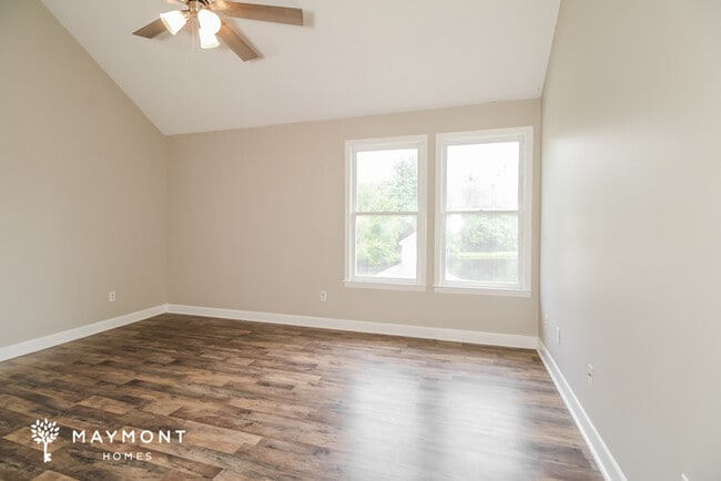 Building Photo - 121 Village Walk