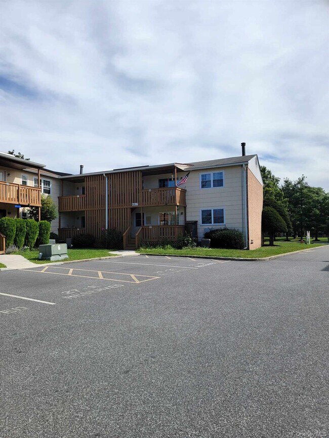 Building Photo - 27 Weathervane Dr