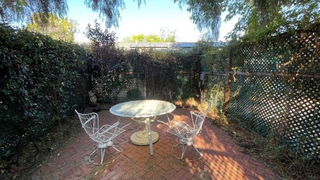 Building Photo - Concord Beautiful 4 bedroom 2 bathroom home in nice neighborhood with large yard!