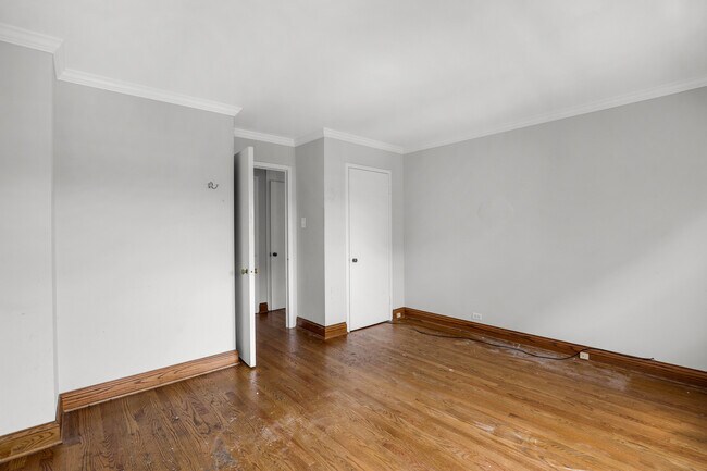 Building Photo - 2909 N Sheridan Rd