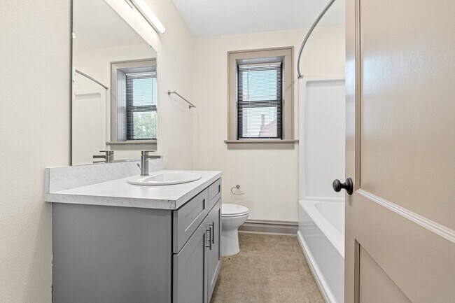 Building Photo - 3805 S Kingshighway Blvd
