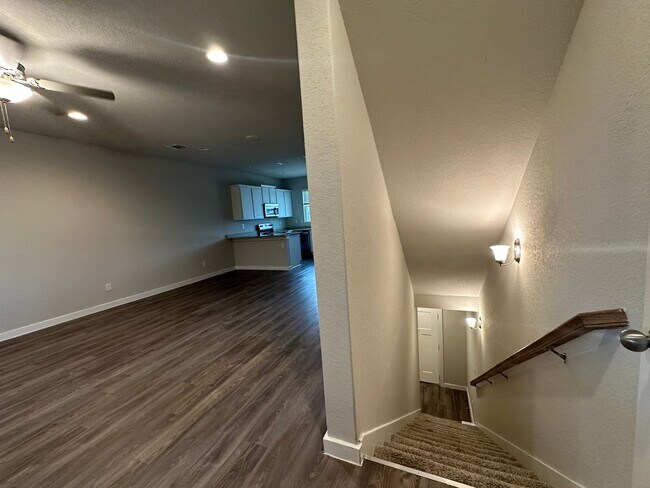Building Photo - Townhome for Rent