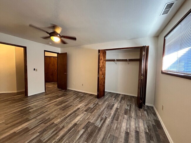 Building Photo - 6412-6416-6424 S 6th St.