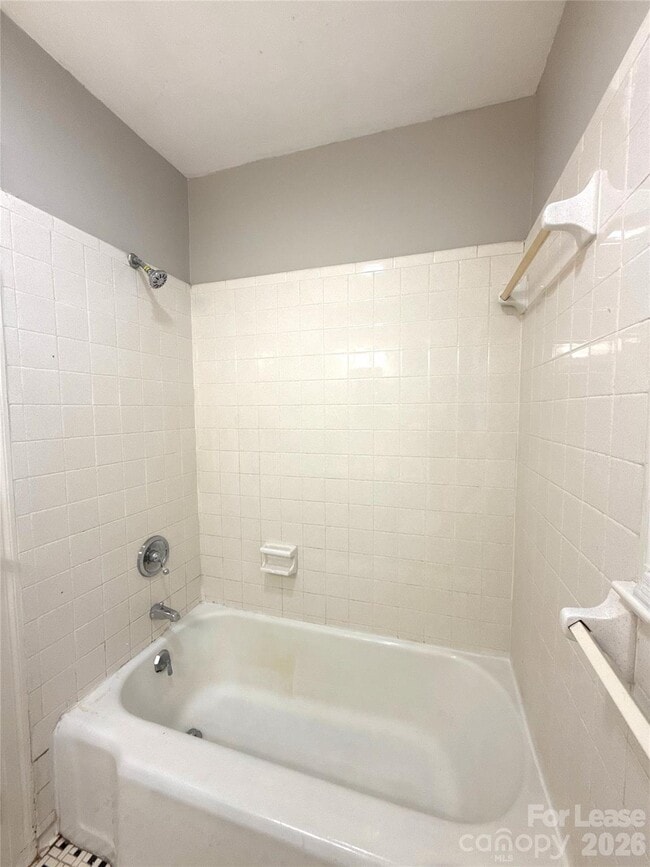 Building Photo - 1408 Ivey Dr