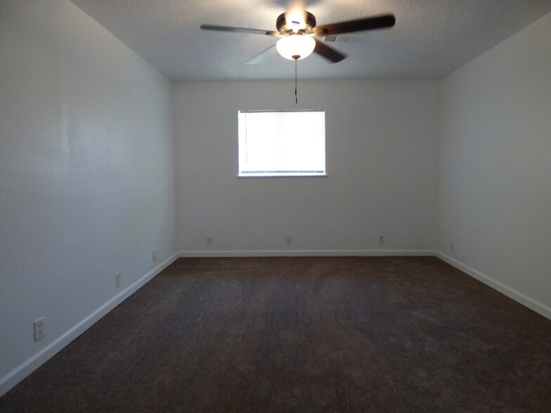 Building Photo - 2304 Broussard St