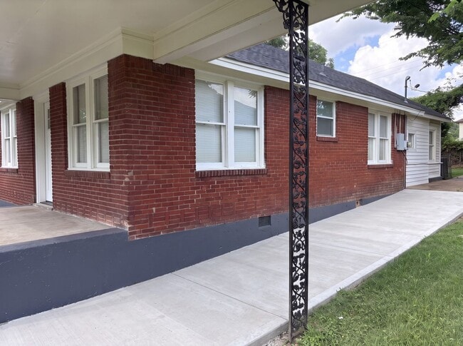 Building Photo - 1434 Rayner St