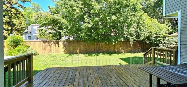 Building Photo - 7721 Cortlandt Pl