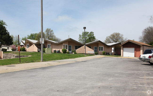 Building Photo - Welborn Villa