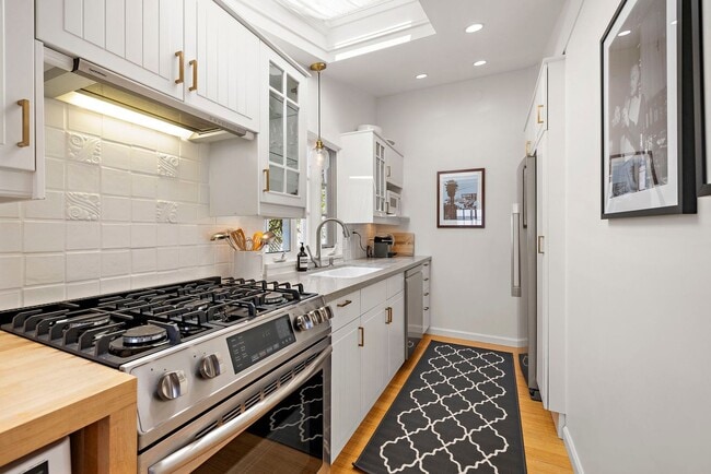 Building Photo - Woods Cove Furnished Cottage