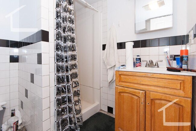 Building Photo - ALLSTON 5 BED/2 BATH FOR 9/1/2026