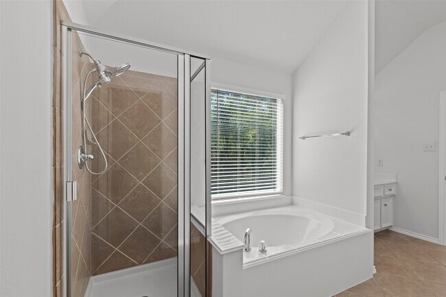 Building Photo - 12850 Pecan Shores Dr