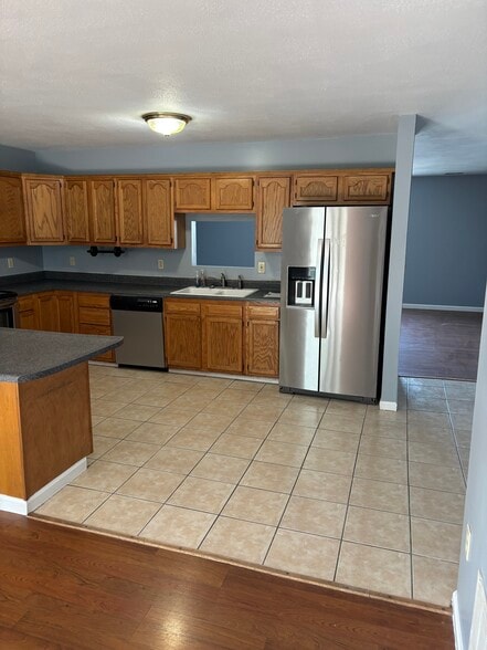 Building Photo - 502 Vista Oaks Dr