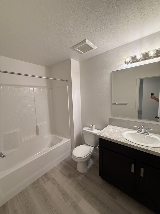 Building Photo - Half Off First Months Rent!- Unfurnished H...