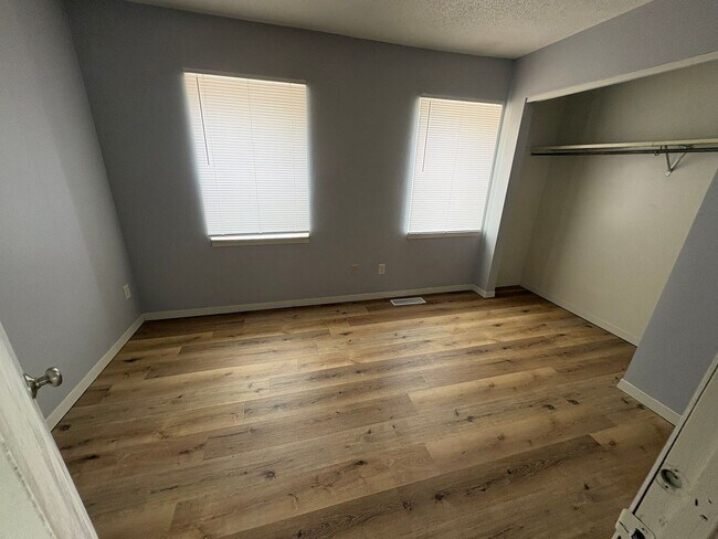 Building Photo - 2401 Shady Glen Ct