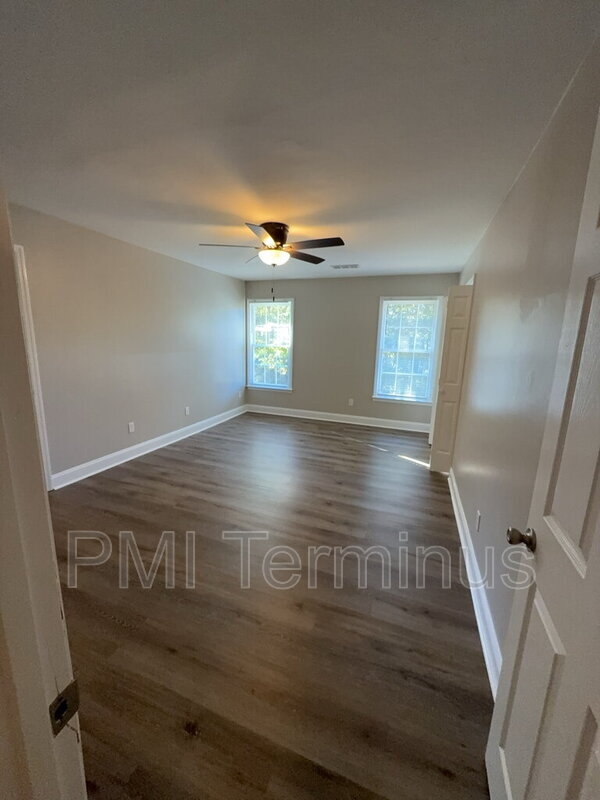 Building Photo - 4756 Forest Glen Ct NE