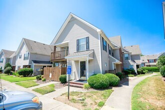 Building Photo - Bright 2BR/2BA Condo with Skylights & Patio