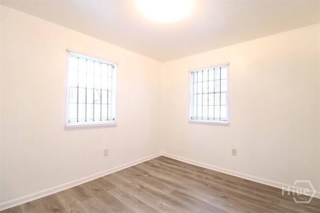 Building Photo - 1204 E Anderson St