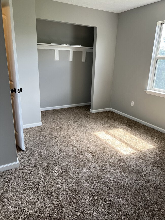 Bedroom #2 w/ 1 closet door - 4920 Drayton Rd